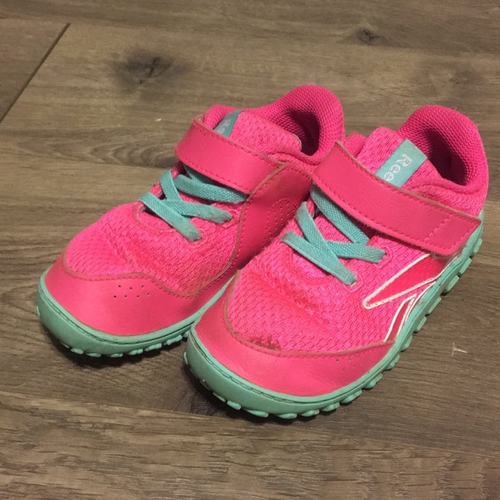 Toddler Girl’s Reebok Peek N’ Fit sneakers